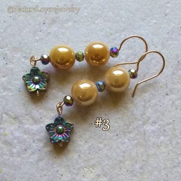 🍂🍁🍃 3/$25! Sexy, Flirty, Feminine! Gorgeous Shimmering Flower Dangle Earrings - Picture 5 of 8